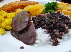 Prato com uma feijoada